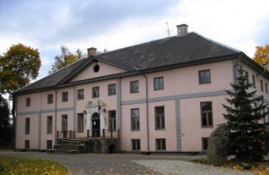 The former manor house of the von Medems, now a school in Vilce